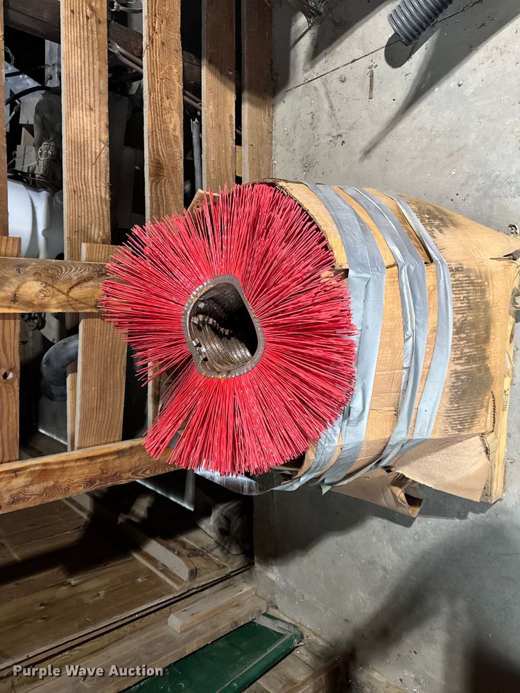 image for item EM2265 2011 John Deere 1400/1500 broom