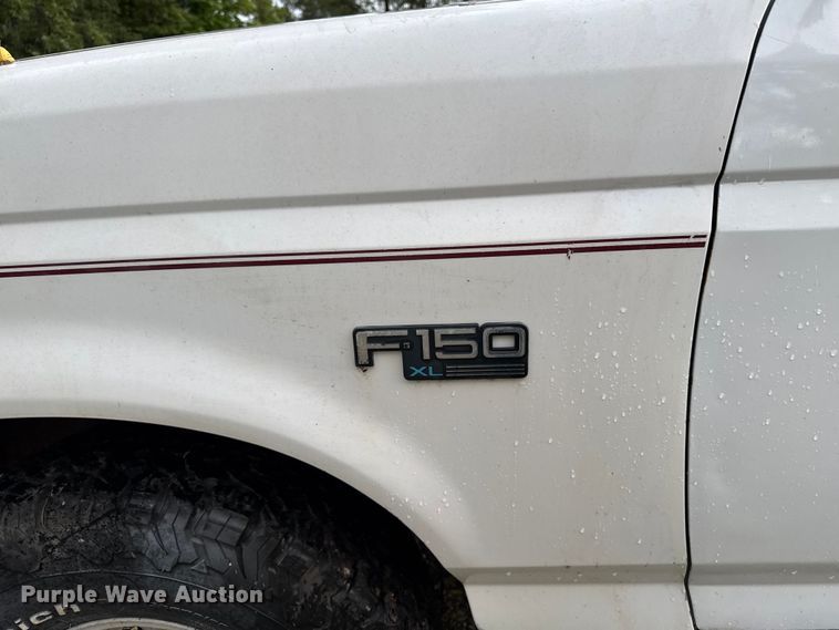 image for item EM2268 1996 Ford F150 pickup truck