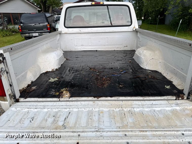 image for item EM2268 1996 Ford F150 pickup truck