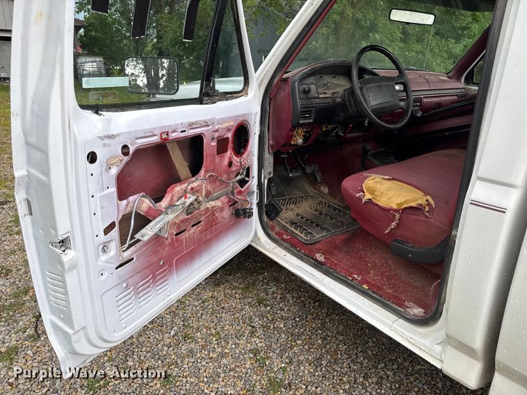 image for item EM2268 1996 Ford F150 pickup truck