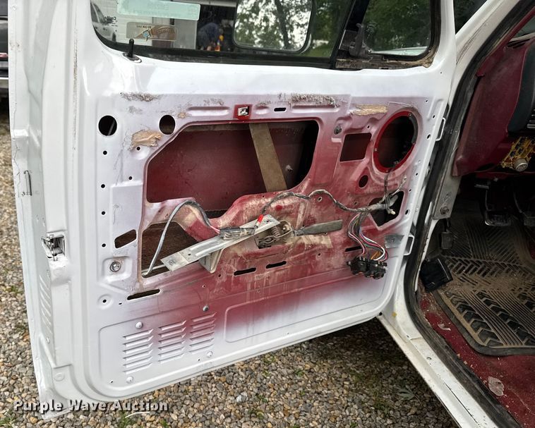 image for item EM2268 1996 Ford F150 pickup truck