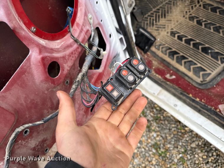 image for item EM2268 1996 Ford F150 pickup truck