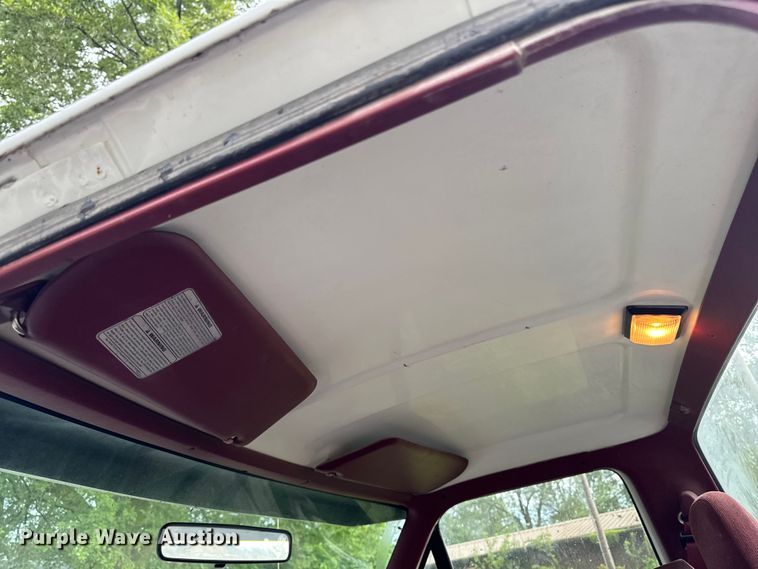 image for item EM2268 1996 Ford F150 pickup truck