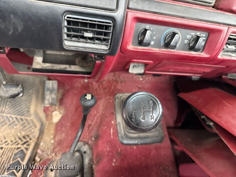 image for item EM2268 1996 Ford F150 pickup truck