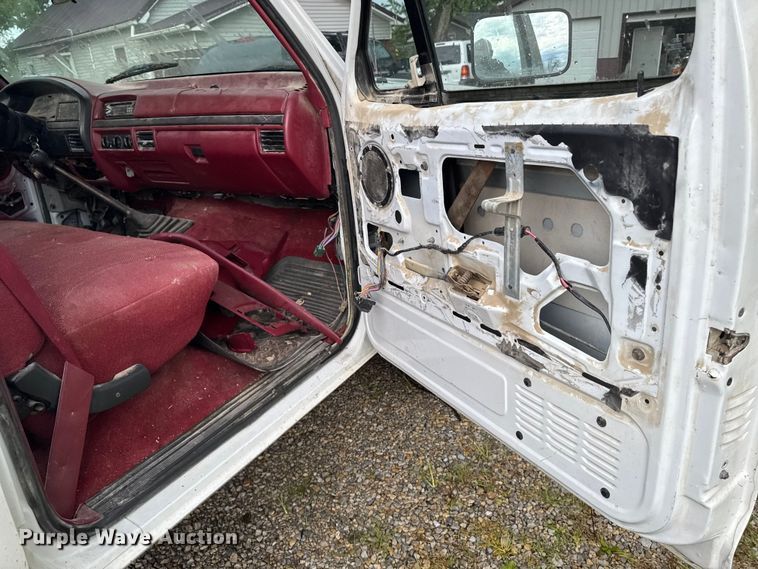 image for item EM2268 1996 Ford F150 pickup truck