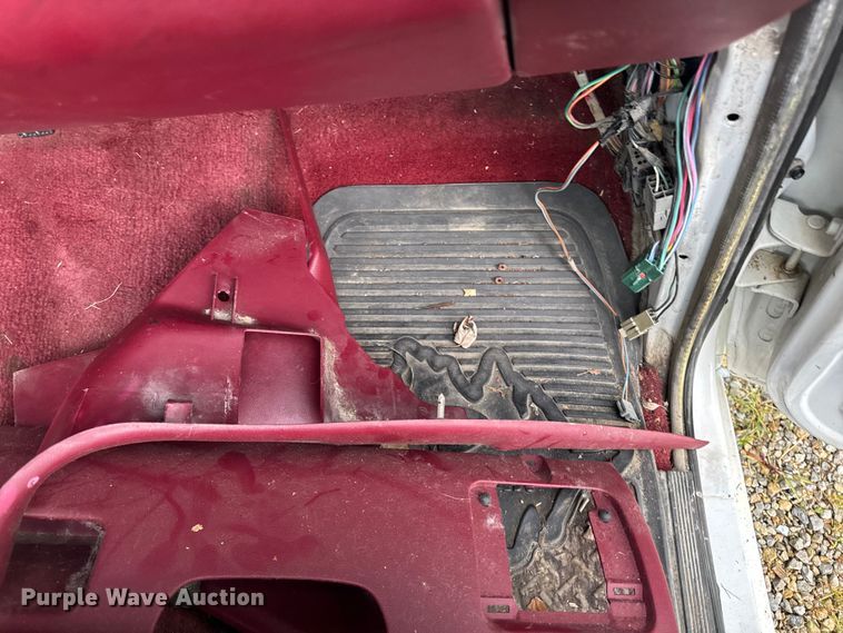 image for item EM2268 1996 Ford F150 pickup truck