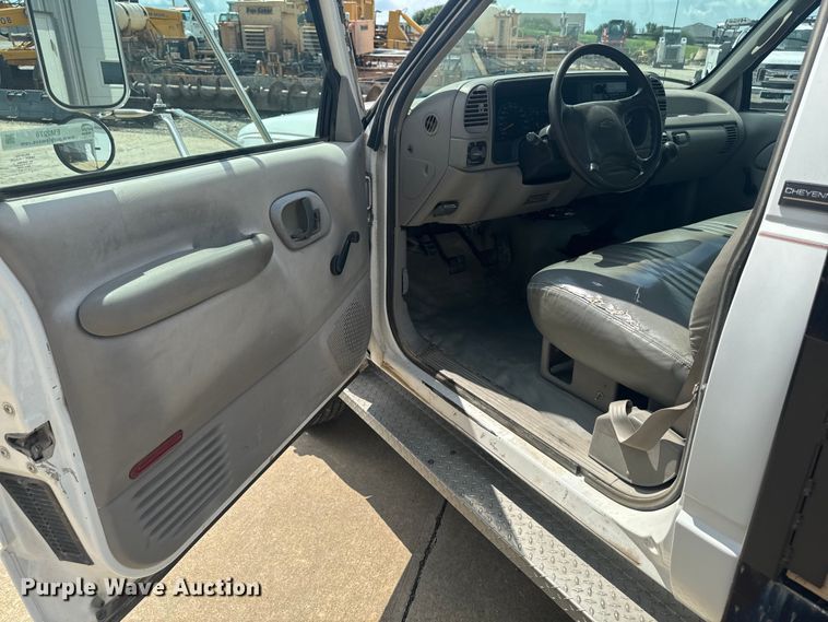 image for item EM2278 1995 Chevrolet C3500 flatbed pickup truck