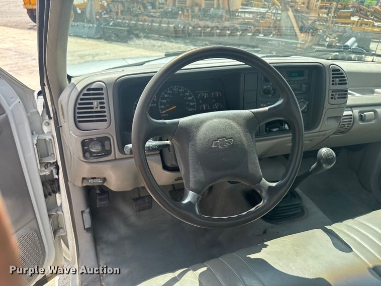 image for item EM2278 1995 Chevrolet C3500 flatbed pickup truck