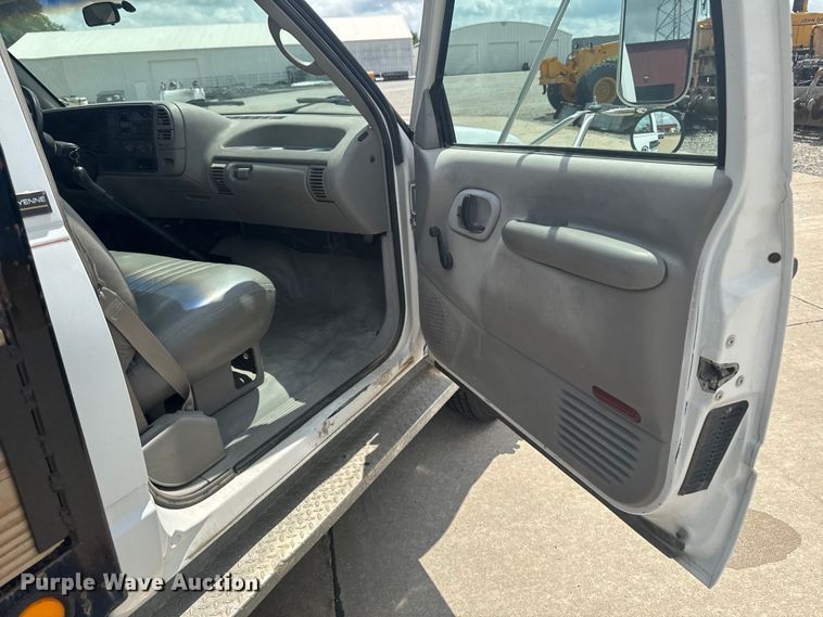 image for item EM2278 1995 Chevrolet C3500 flatbed pickup truck