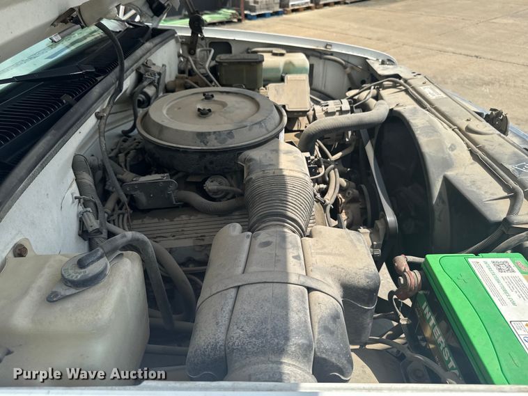 image for item EM2278 1995 Chevrolet C3500 flatbed pickup truck