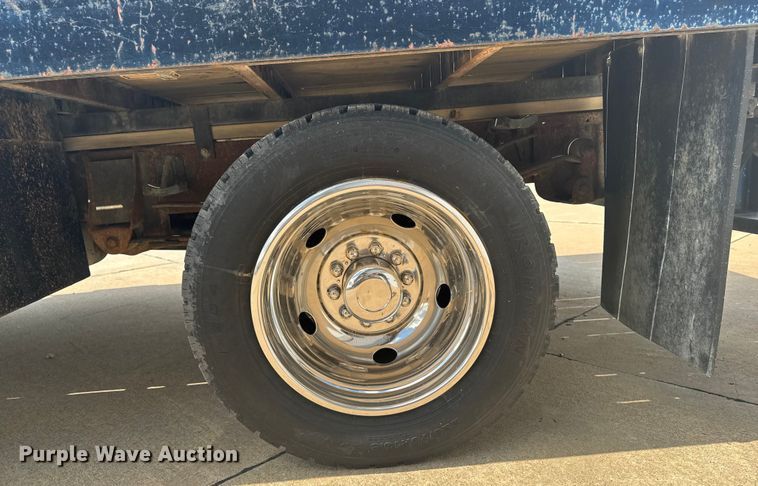 image for item EM2278 1995 Chevrolet C3500 flatbed pickup truck