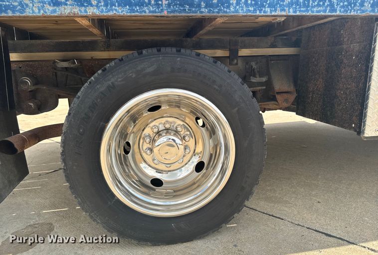 image for item EM2278 1995 Chevrolet C3500 flatbed pickup truck