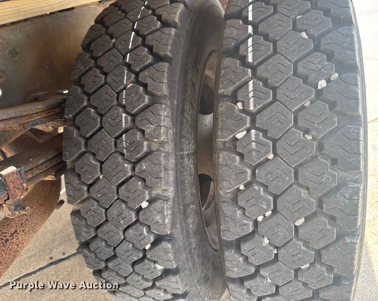 image for item EM2278 1995 Chevrolet C3500 flatbed pickup truck