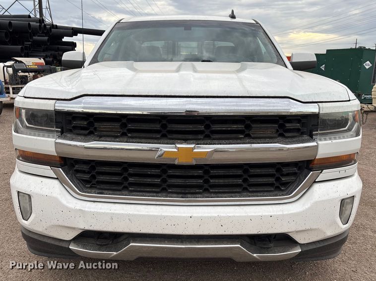image for item EM5058 2018 Chevrolet Silverado 1500 Z71 Crew Cab pickup truck