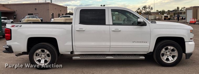 image for item EM5058 2018 Chevrolet Silverado 1500 Z71 Crew Cab pickup truck