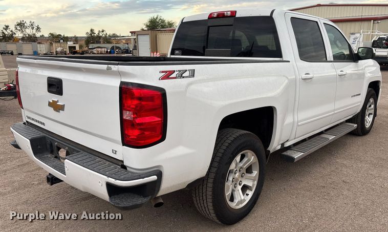 image for item EM5058 2018 Chevrolet Silverado 1500 Z71 Crew Cab pickup truck