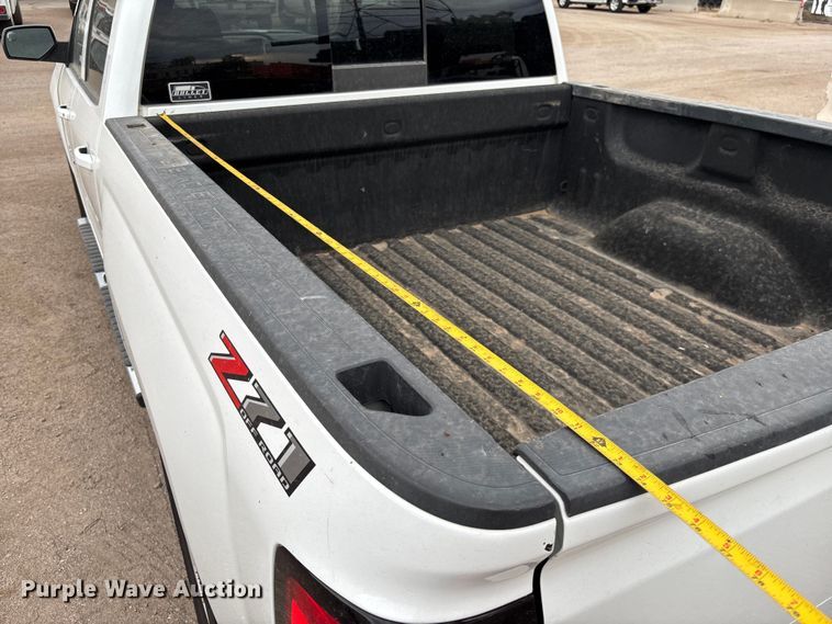 image for item EM5058 2018 Chevrolet Silverado 1500 Z71 Crew Cab pickup truck