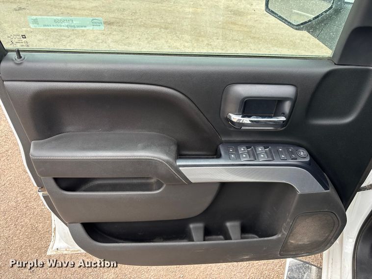 image for item EM5058 2018 Chevrolet Silverado 1500 Z71 Crew Cab pickup truck