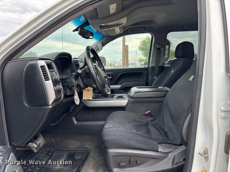 image for item EM5058 2018 Chevrolet Silverado 1500 Z71 Crew Cab pickup truck