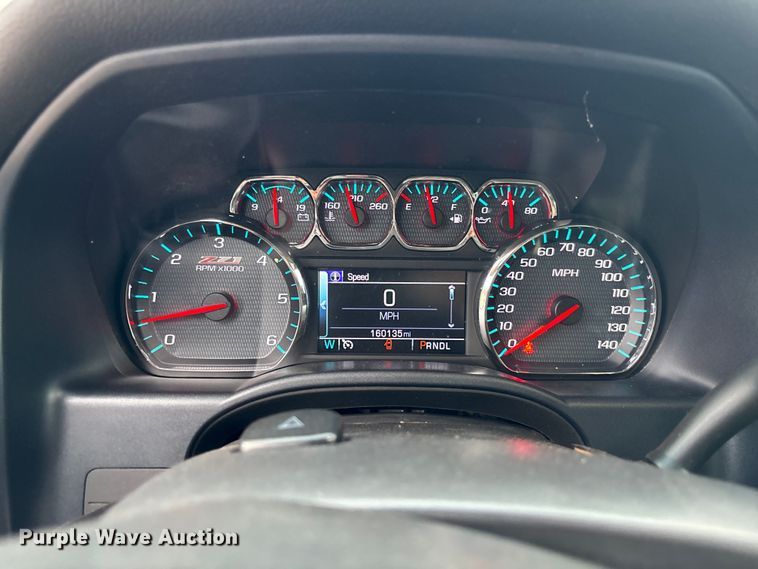 image for item EM5058 2018 Chevrolet Silverado 1500 Z71 Crew Cab pickup truck