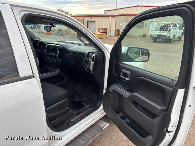 image for item EM5058 2018 Chevrolet Silverado 1500 Z71 Crew Cab pickup truck