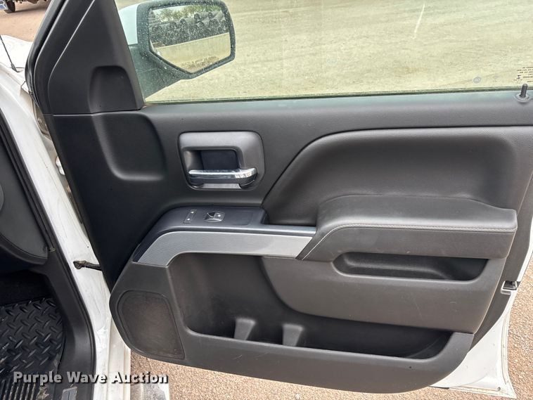 image for item EM5058 2018 Chevrolet Silverado 1500 Z71 Crew Cab pickup truck