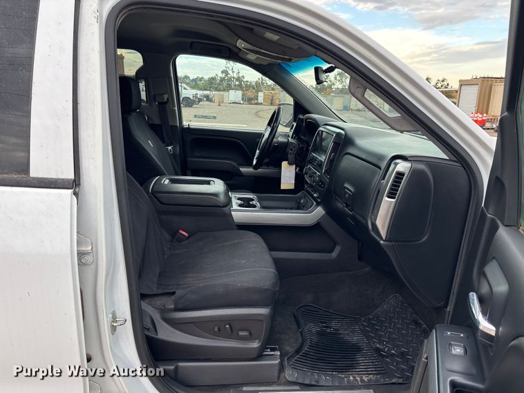 image for item EM5058 2018 Chevrolet Silverado 1500 Z71 Crew Cab pickup truck