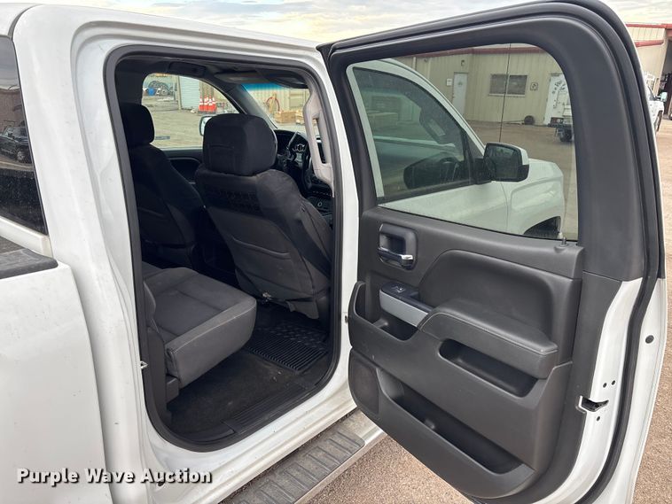 image for item EM5058 2018 Chevrolet Silverado 1500 Z71 Crew Cab pickup truck