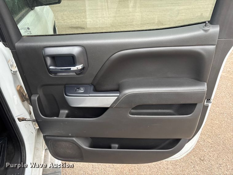 image for item EM5058 2018 Chevrolet Silverado 1500 Z71 Crew Cab pickup truck