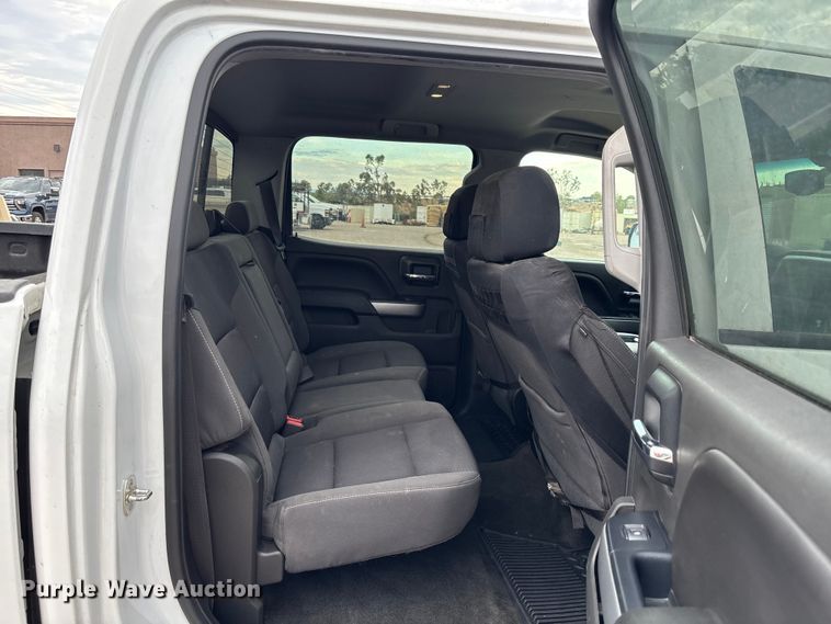 image for item EM5058 2018 Chevrolet Silverado 1500 Z71 Crew Cab pickup truck