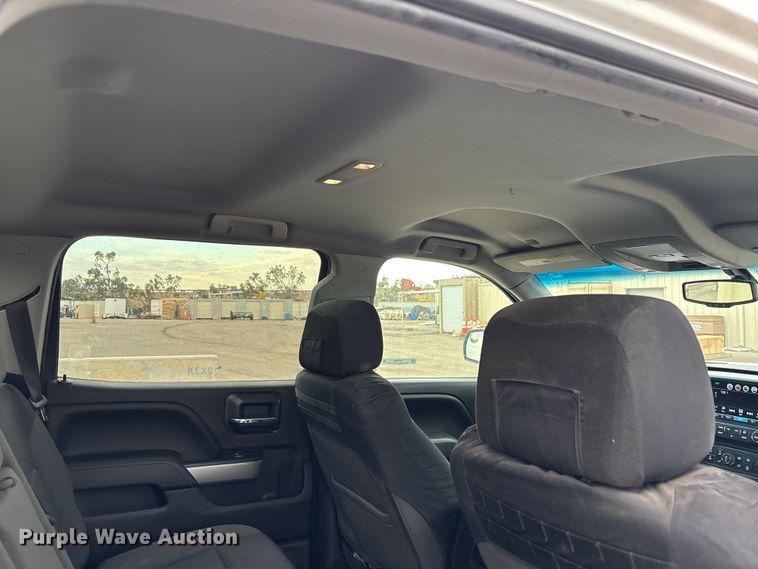 image for item EM5058 2018 Chevrolet Silverado 1500 Z71 Crew Cab pickup truck