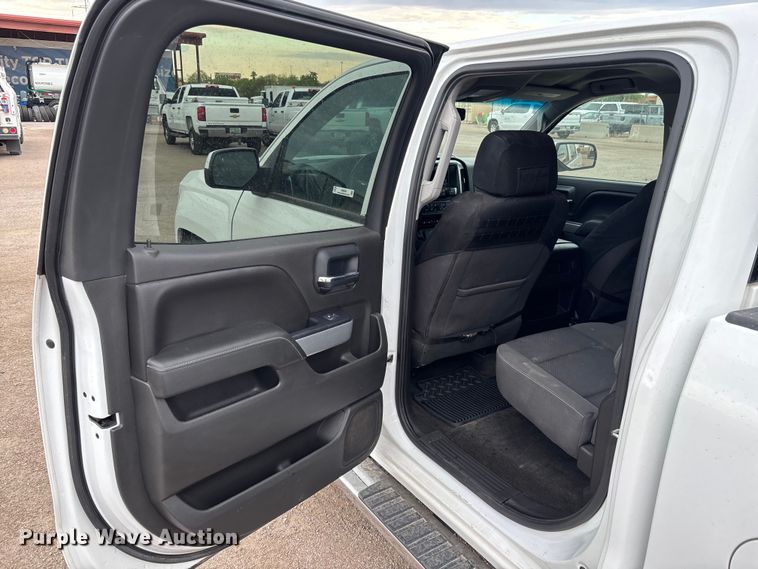 image for item EM5058 2018 Chevrolet Silverado 1500 Z71 Crew Cab pickup truck