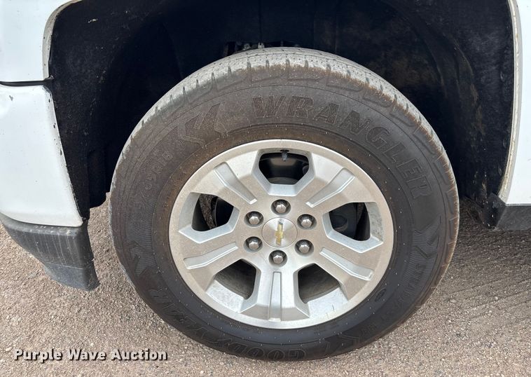 image for item EM5058 2018 Chevrolet Silverado 1500 Z71 Crew Cab pickup truck