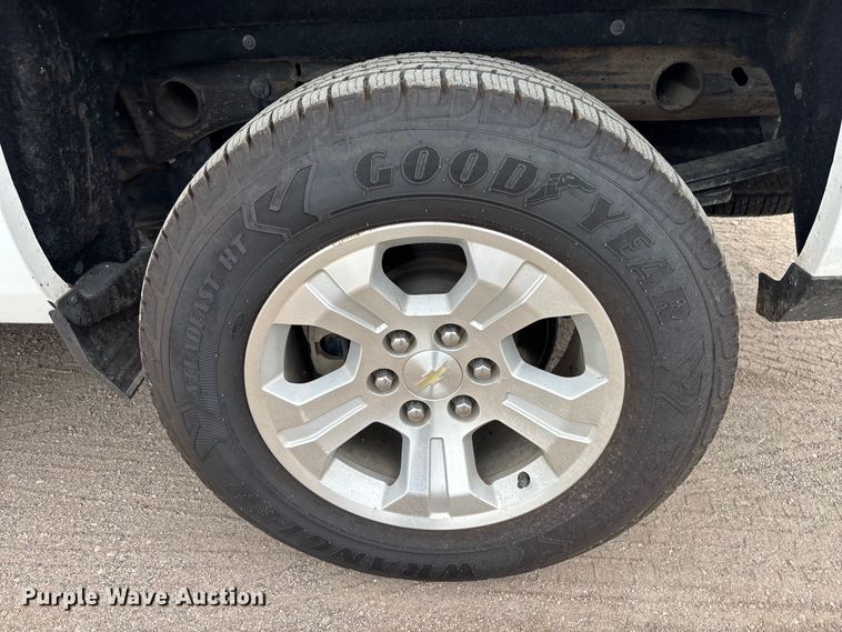 image for item EM5058 2018 Chevrolet Silverado 1500 Z71 Crew Cab pickup truck