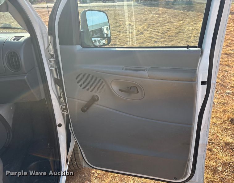 image for item EM5070 2006 Ford Econoline van