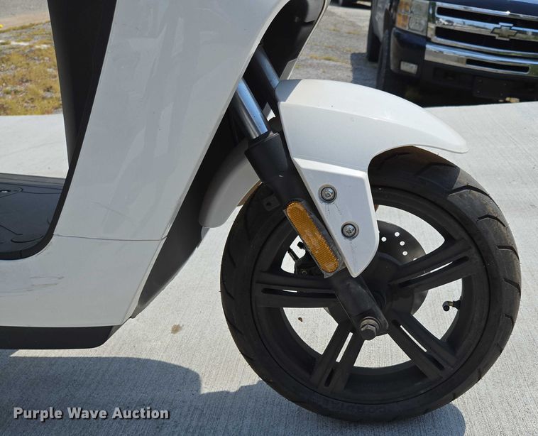 image for item EN5507 2019 Hixon Chargepro electric scooter