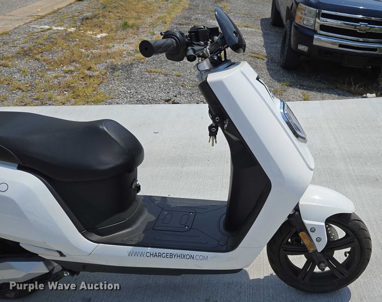 image for item EN5507 2019 Hixon Chargepro electric scooter