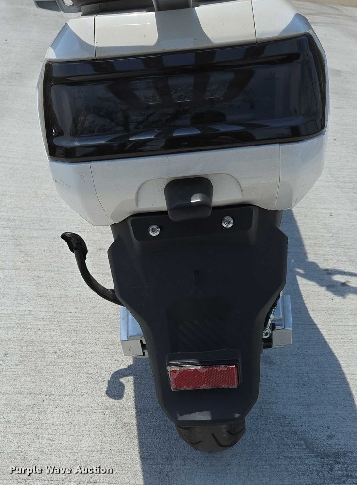 image for item EN5507 2019 Hixon Chargepro electric scooter