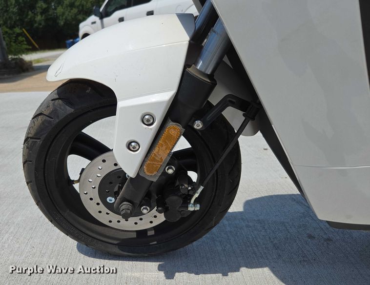 image for item EN5507 2019 Hixon Chargepro electric scooter