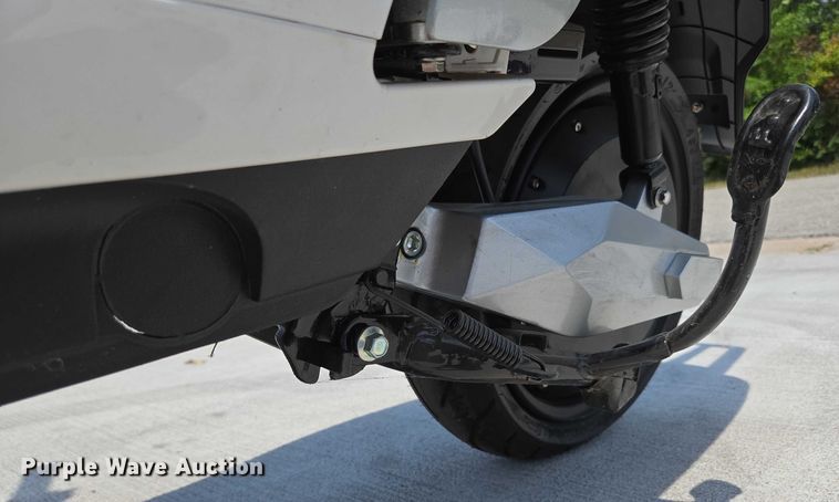 image for item EN5507 2019 Hixon Chargepro electric scooter