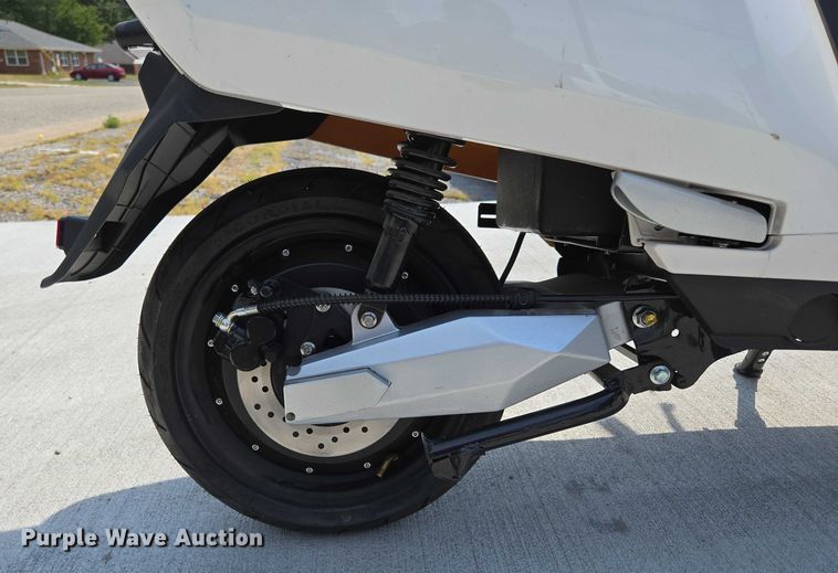 image for item EN5507 2019 Hixon Chargepro electric scooter