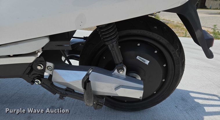 image for item EN5507 2019 Hixon Chargepro electric scooter