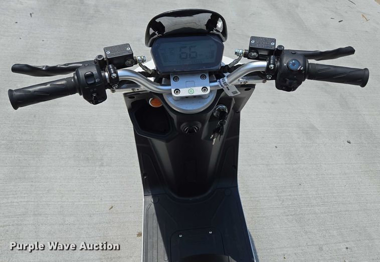 image for item EN5507 2019 Hixon Chargepro electric scooter