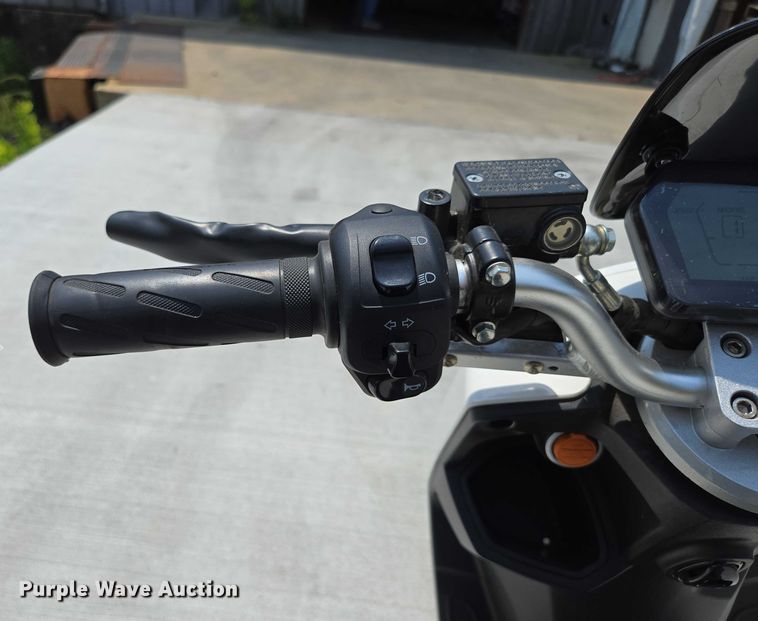 image for item EN5507 2019 Hixon Chargepro electric scooter