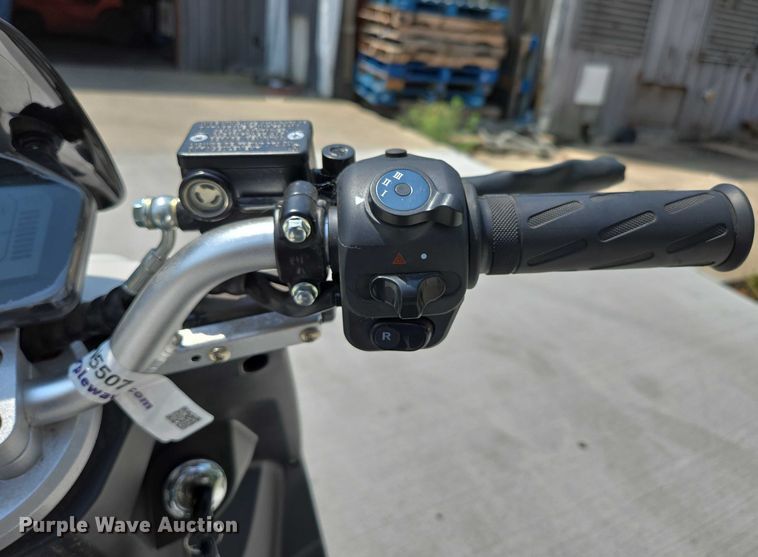 image for item EN5507 2019 Hixon Chargepro electric scooter