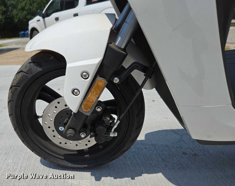 image for item EN5507 2019 Hixon Chargepro electric scooter