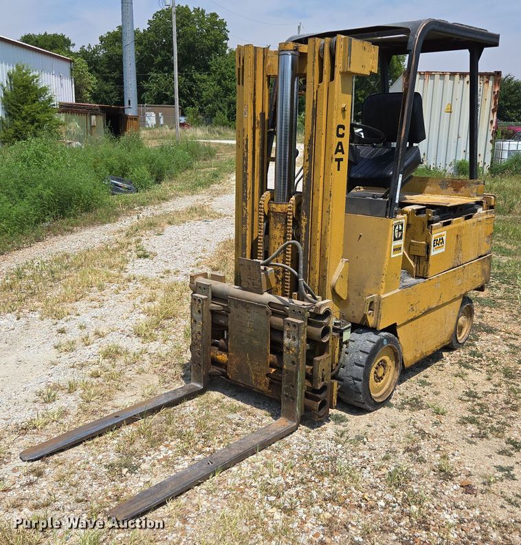 MONTACARGAS ELéCTRICO CATERPILLAR M50B