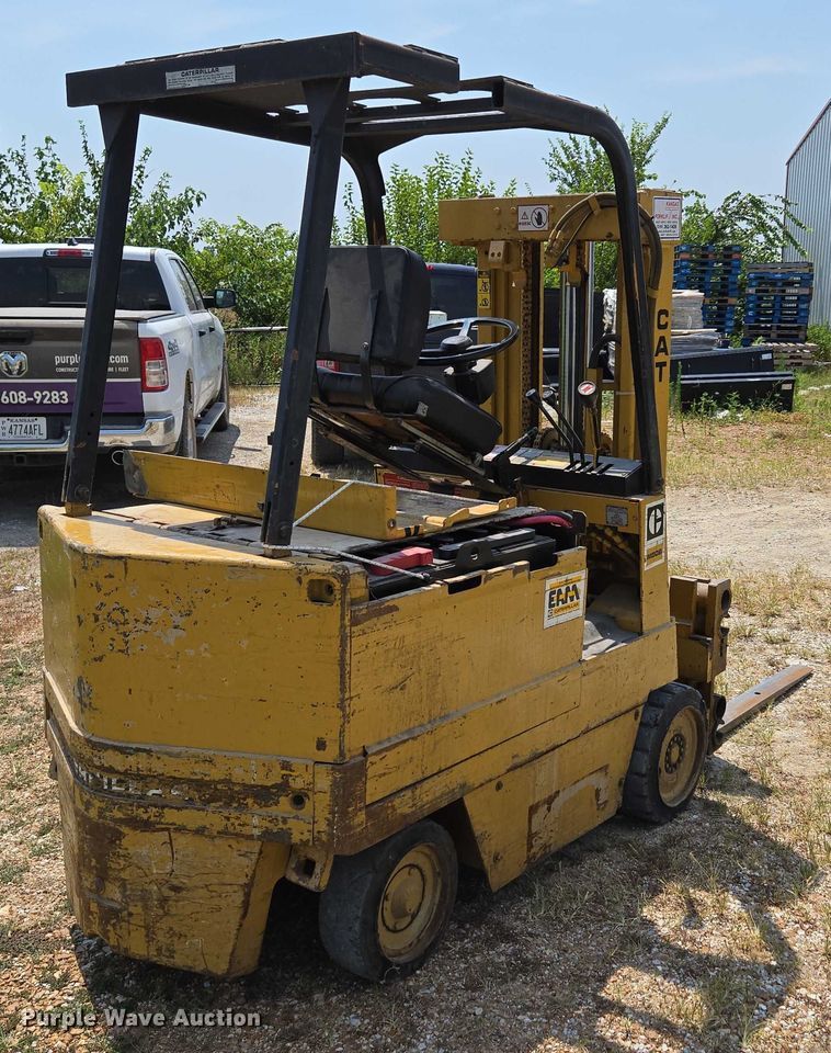 MONTACARGAS ELéCTRICO CATERPILLAR M50B