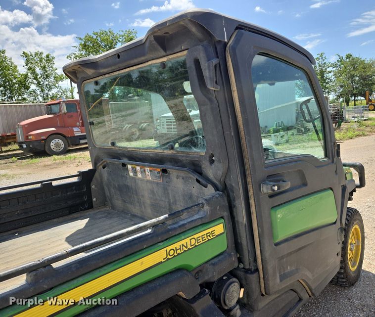 image for item EN8310 2018 John Deere XUV 835M utility vehicle
