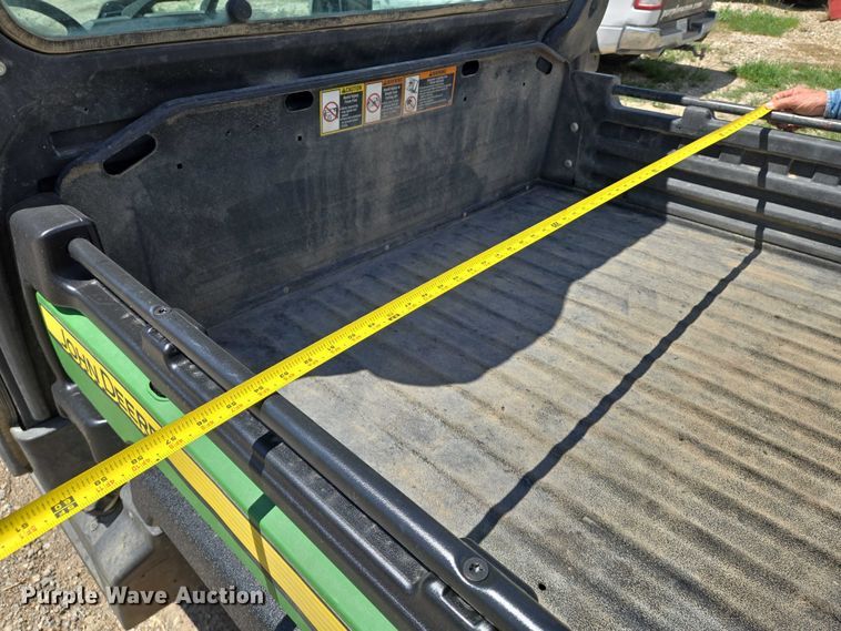 image for item EN8310 2018 John Deere XUV 835M utility vehicle